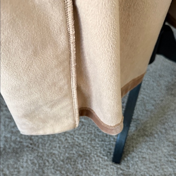 SKIMS Bathrobe - Picture 7 of 8